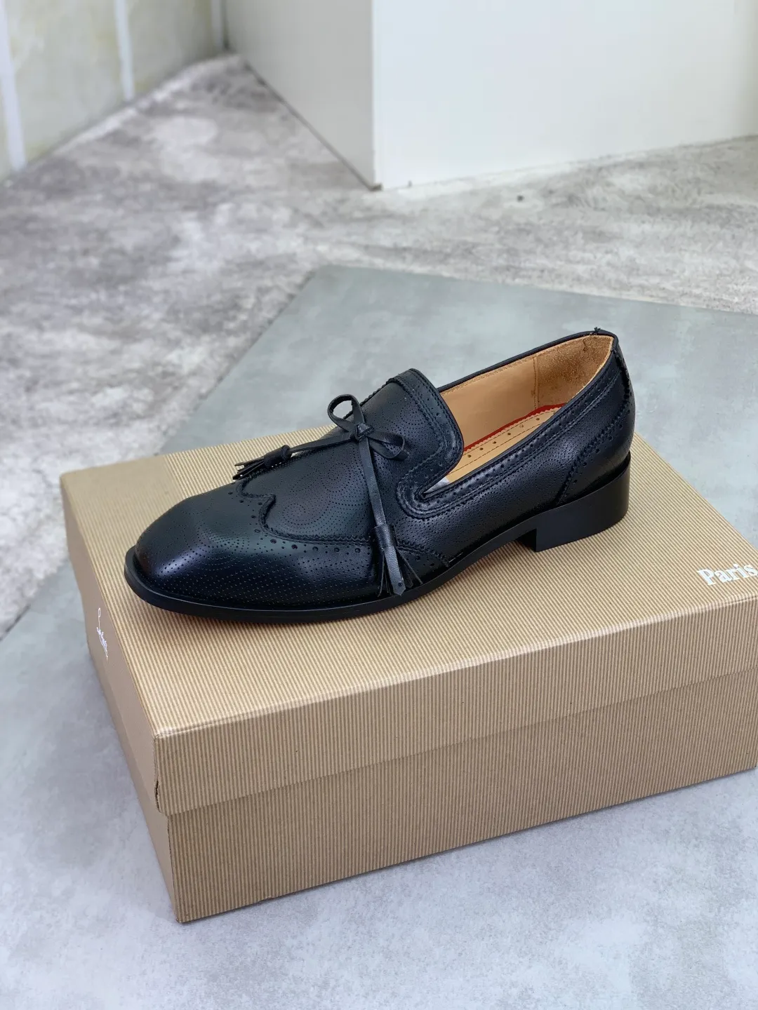 Men's shoes 💰P760 new style 💰high version 🇮🇹 CL red bottom series top purchasing original order series🔍🔍/🇮🇹Italian imported cowhide, imported genuine leather lining💪💪, completely 1⃣️ vs 1⃣️🇮🇹💪💪, ⚠Sole: The original sole provided by the original factory, the exclusive movable molded sole is super comfortable, ⚠Original factory follow-up goods, 🔍🔍high quality, you can come in and out at will, welcome to compare ⚠Size: 38-44 (45 46 can be customized)